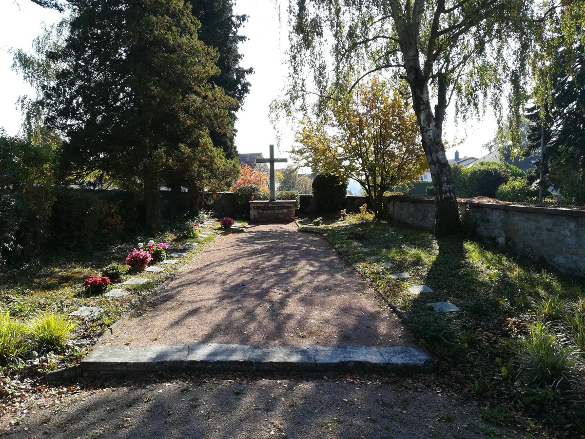 MitKreuz.jpg